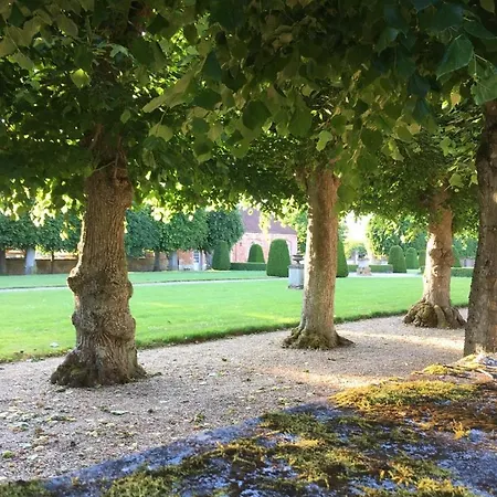 Дом отдыха Dans Parc Du Chateau D