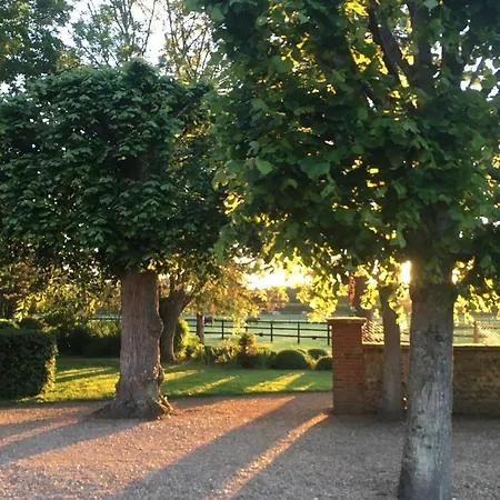 Dans Parc Du Chateau D Дом отдыха *